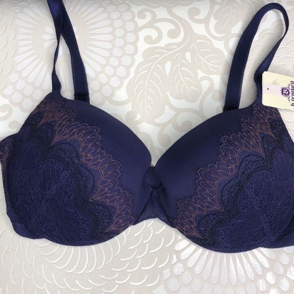 NWT. B.Temptd by Wacoal Lace Push Up Purple, 32DDD